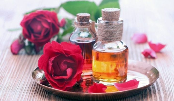 Hương thơm của tinh dầu hoa hồng thiên nhiên nhẹ nhàng quyến rũ nhưng lại vô cùng lãng mạn nên cánh mày râu cũng rất thích sản phẩm này.